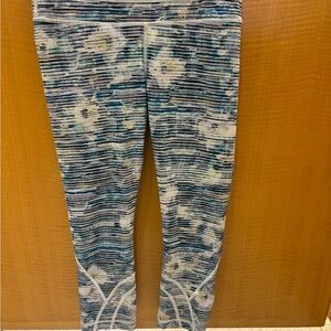 🌸 Lululemon Women's Run: Inspire
Crop Blurry Belle 🌸